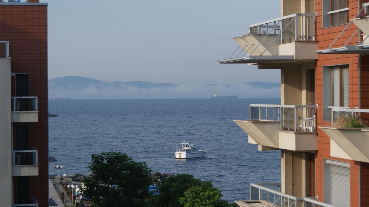 Cozy Apartment With Sea View And Free Parking 포마리 외부 사진