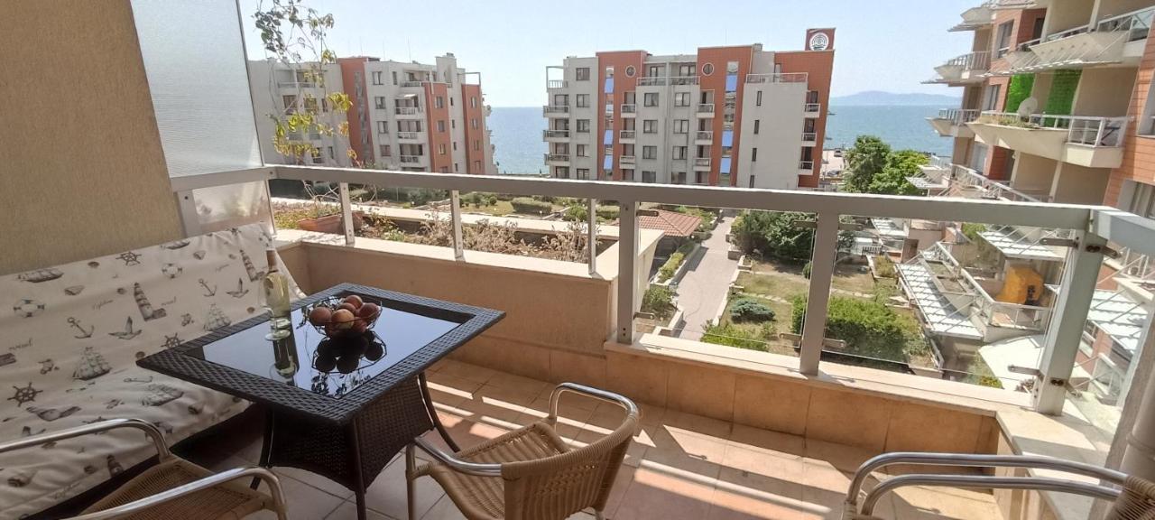 Cozy Apartment With Sea View And Free Parking 포마리 외부 사진