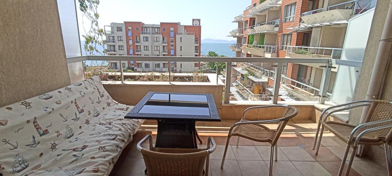 Cozy Apartment With Sea View And Free Parking 포마리 외부 사진