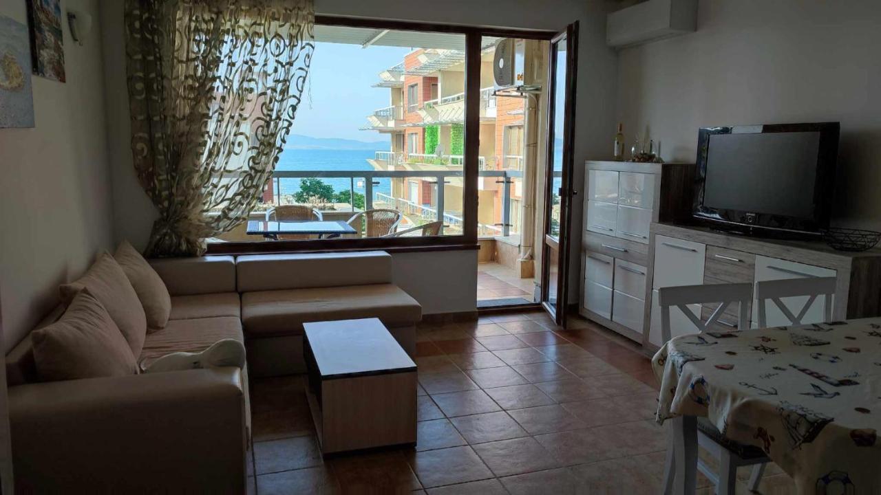 Cozy Apartment With Sea View And Free Parking 포마리 외부 사진
